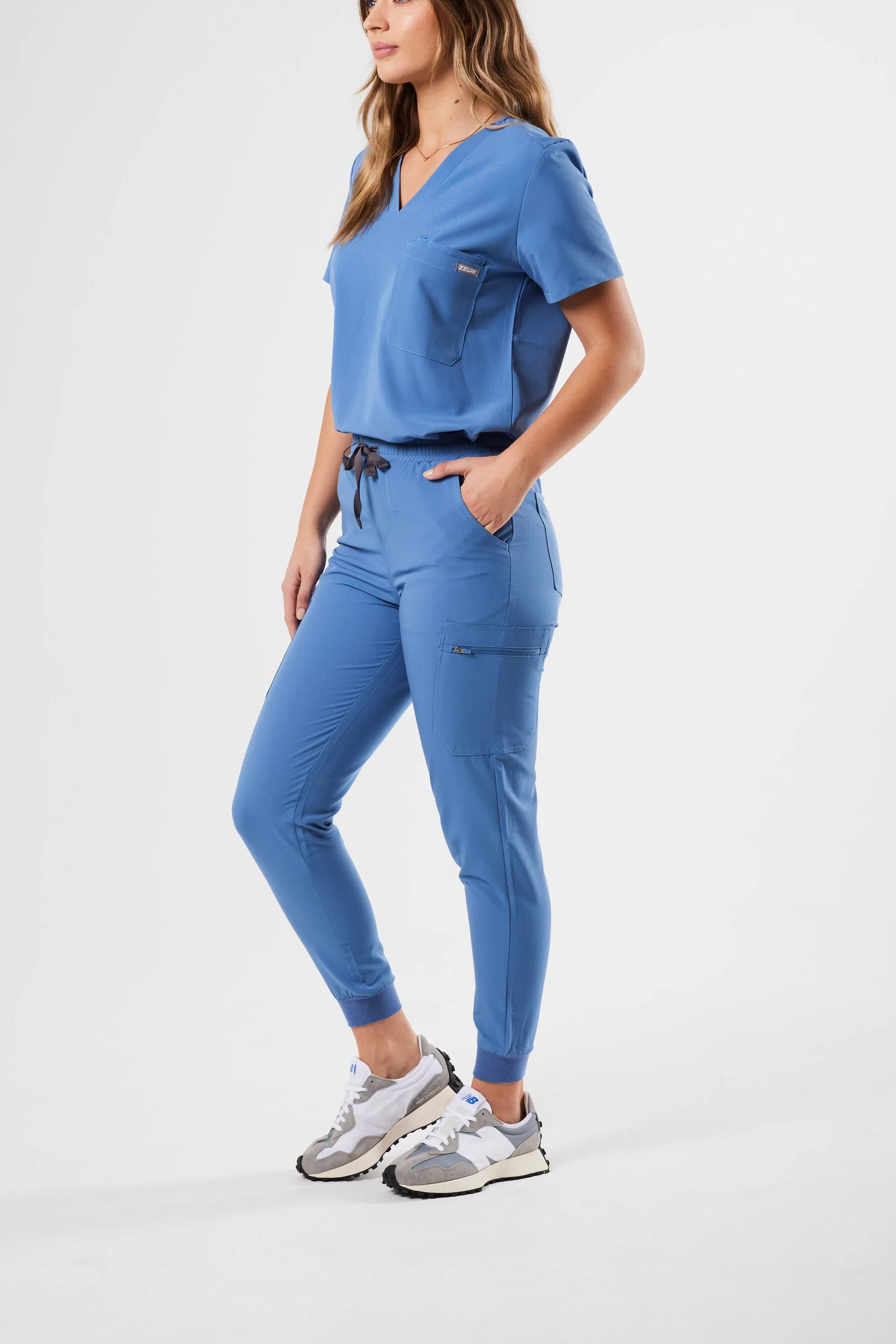 CLASSIC ONE-POCKET WOMEN'S SCRUB TOP (CEIL BLUE)