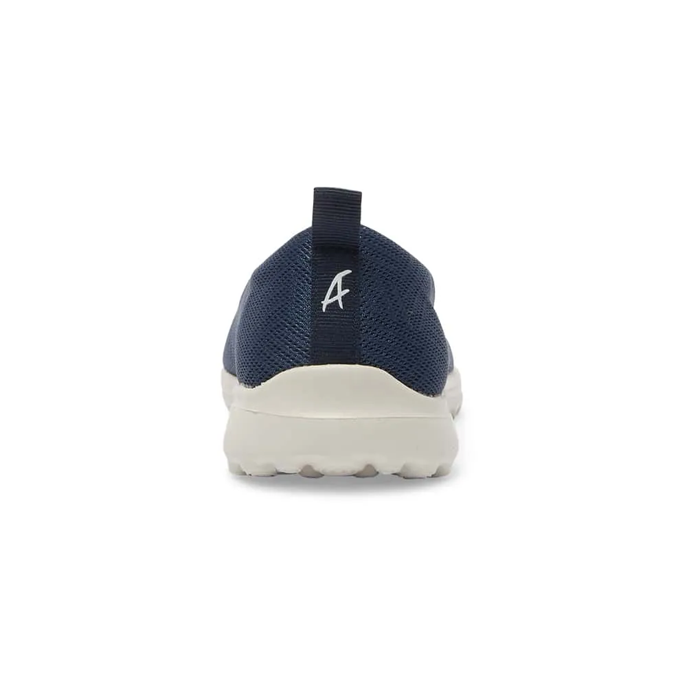 Perry Sneaker in Navy