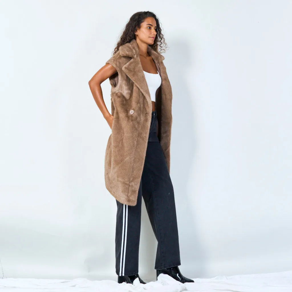 Sleeveless faux fur vest with wide lapels wholesale