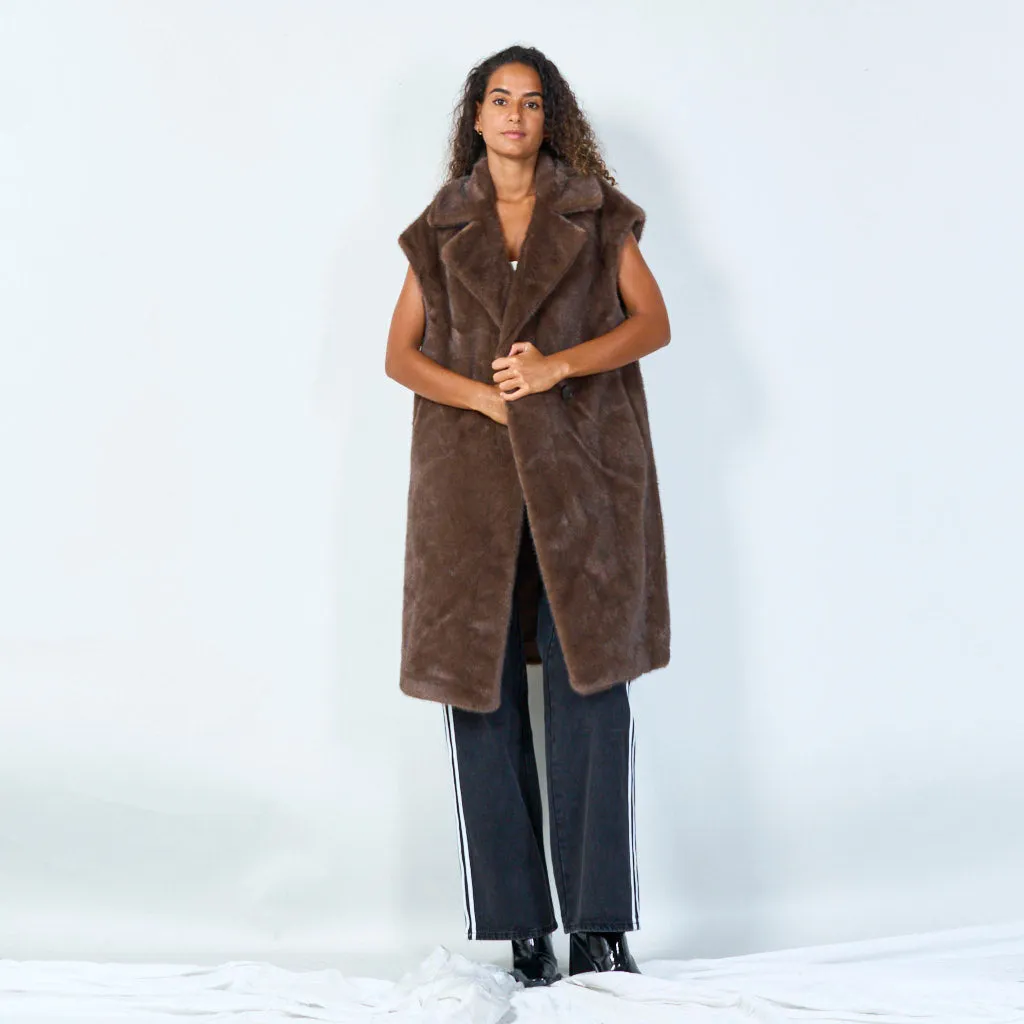 Sleeveless faux fur vest with wide lapels wholesale