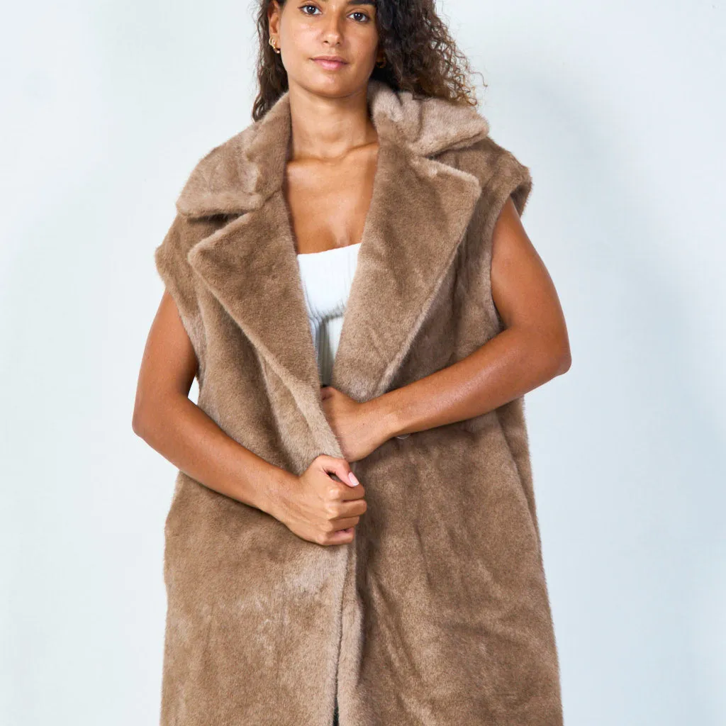 Sleeveless faux fur vest with wide lapels wholesale