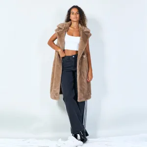 Sleeveless faux fur vest with wide lapels wholesale